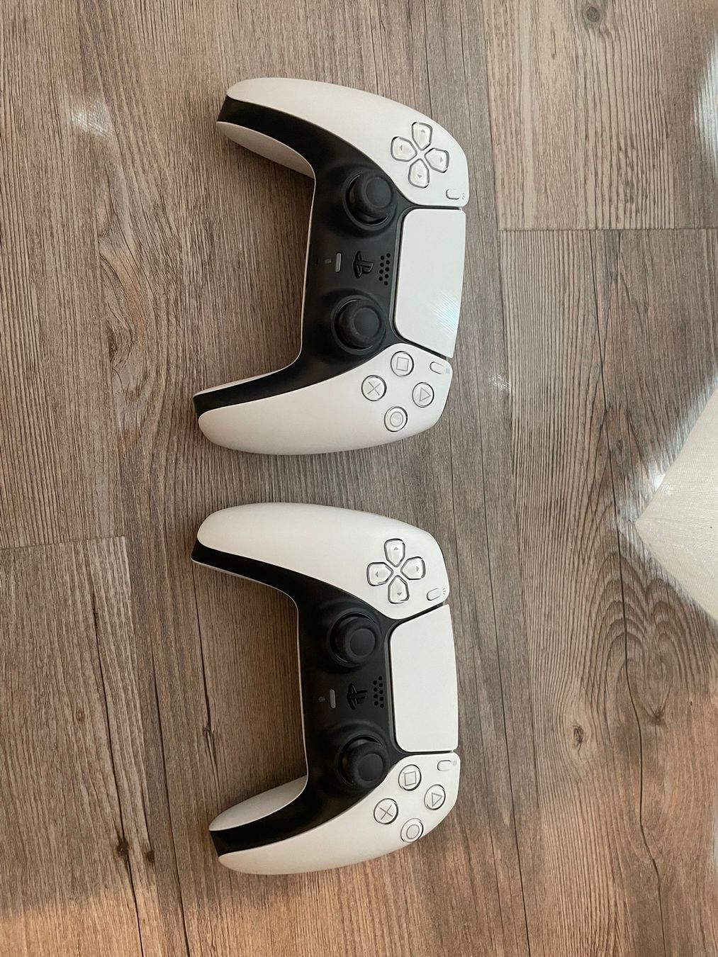 Sony Konsolen: PS5 mit 2 Controller und insgesamt 9 Spiele – Gebraucht aus Möriken AG von Hotrod81 6