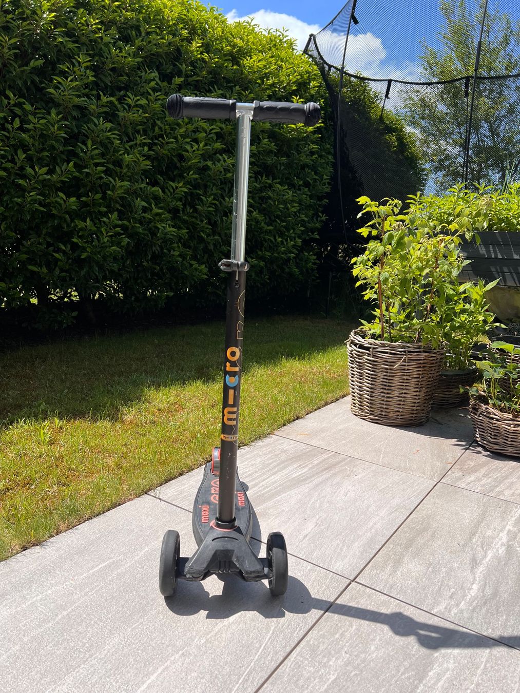 Micro Kickboard: Micro Scooter Maxi - schwarz – Usato da Ebertswil venduto da Arula7