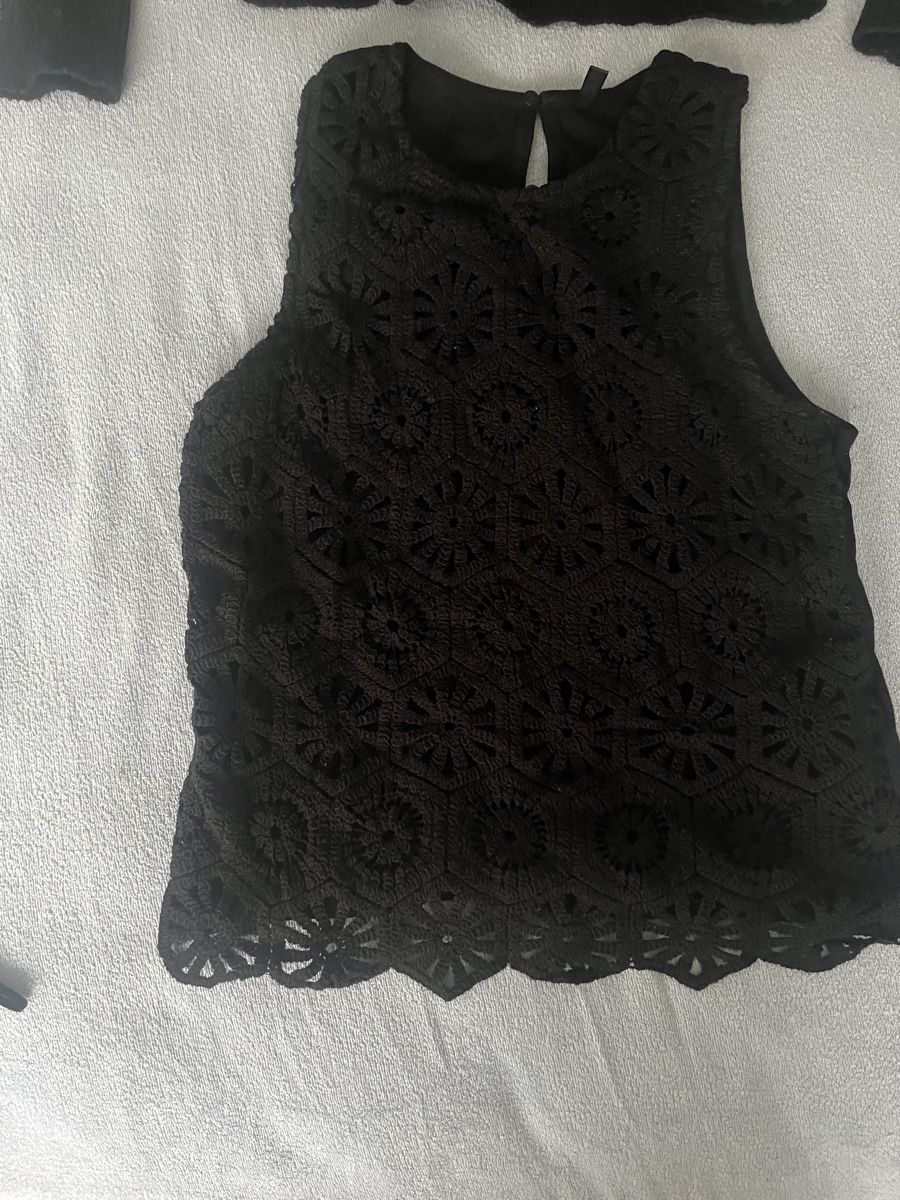 Lots de vêtements: Schwarze Häkel-Top & Feinstrickpulli Gr. S – Neuf (Voir description) à Olten par sae_82z2 1