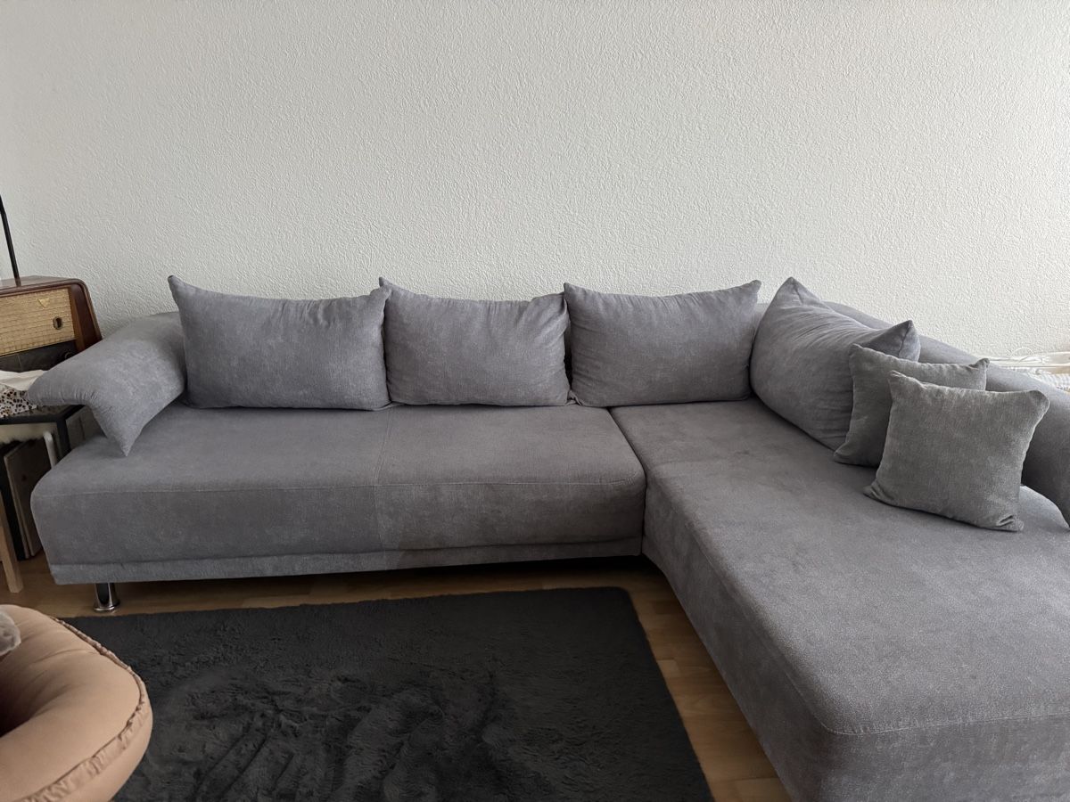 Sofas: Ecksofa grau Stoff gute Zustand mit Flecken – D'occasion à Unterseen par sol_2h6z