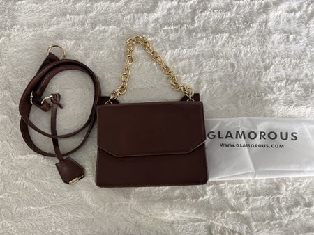Glamouröse Handtasche mit Goldkette👜