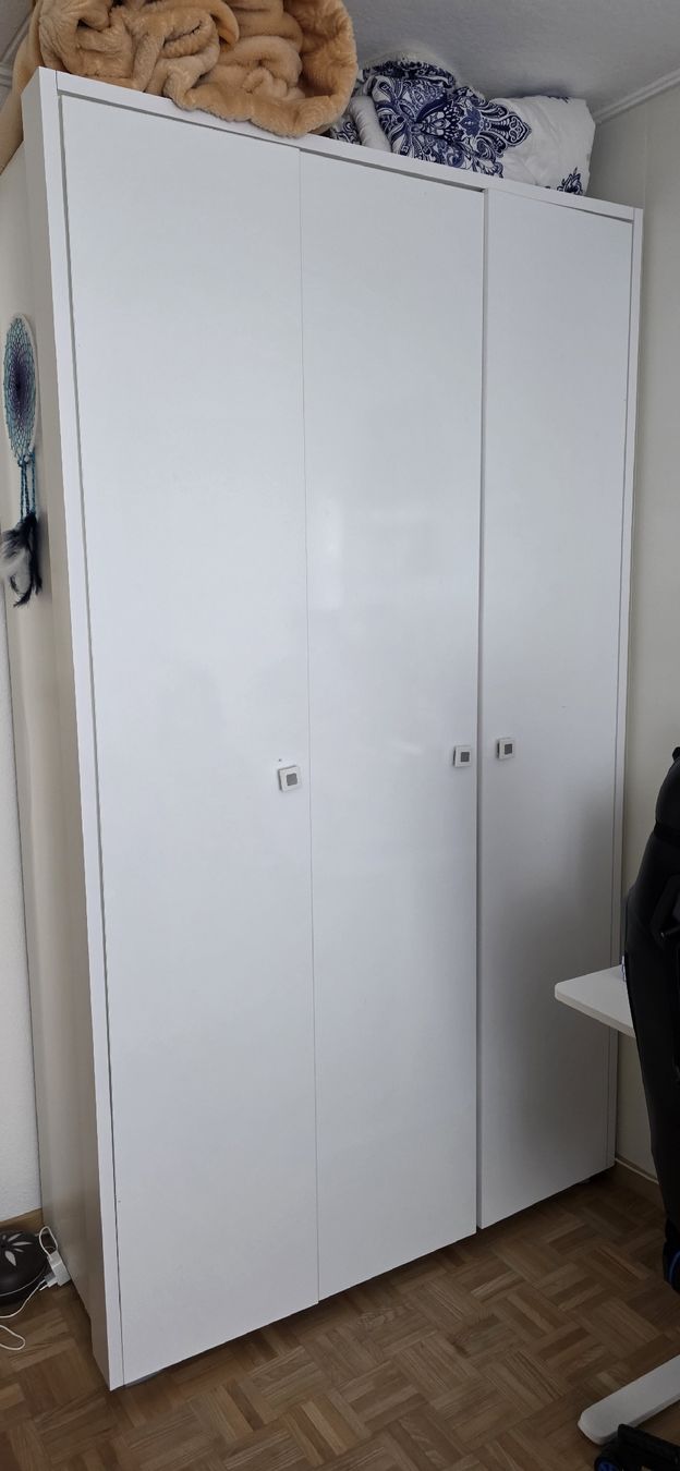 Armadi: Schrank 220 x 122 x 54 cm – Usato da Aeschi SO venduto da trindade 1