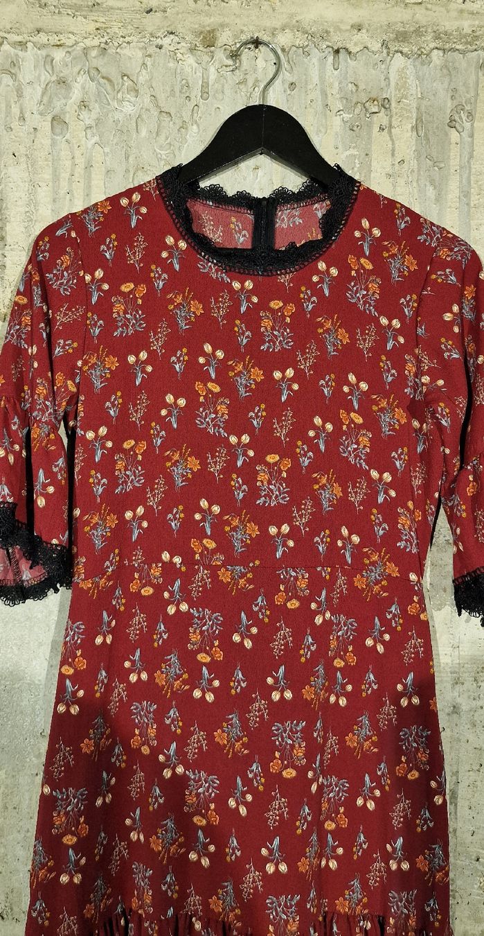 Vestiti: Damen Kleid rot Blumenmuster Grösse M/L – Usato da Affeltrangen venduto da Nataoli 3