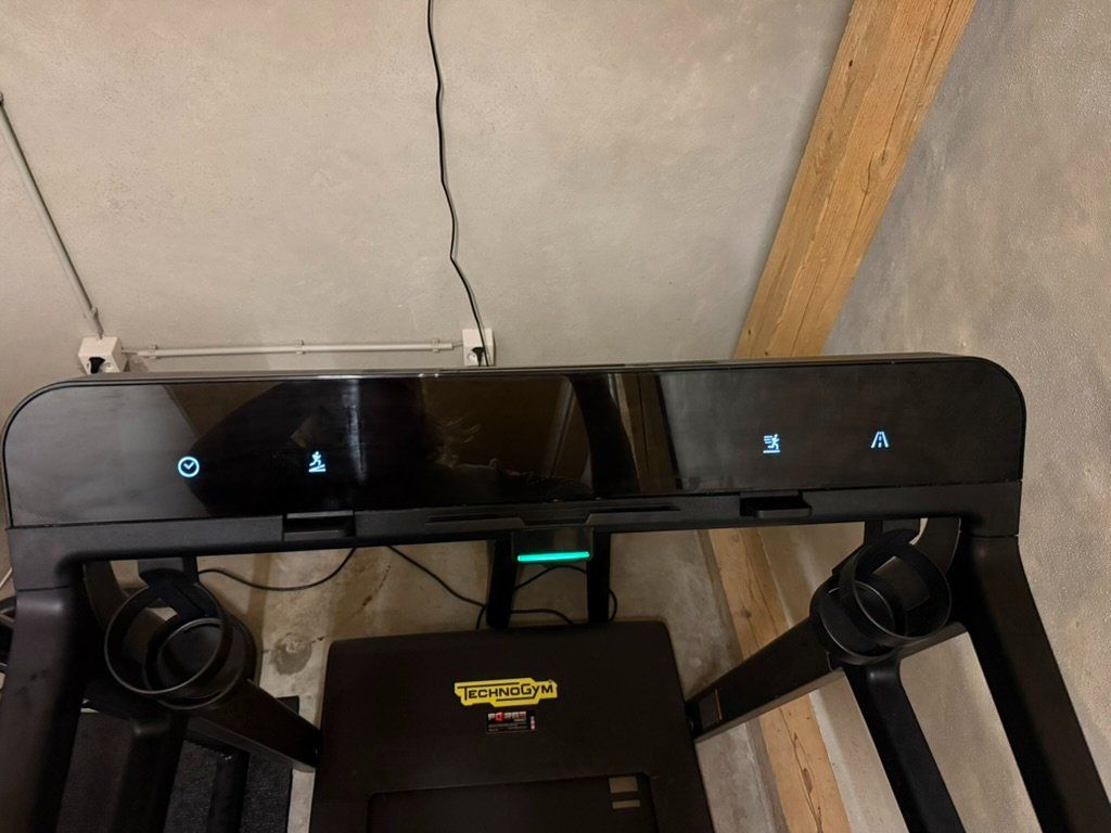 Macchine per carico, silaggio e trasporto: Technogym MyRun Treadmill – Excellent Condition – Usato da Aubonne venduto da JessieR 2