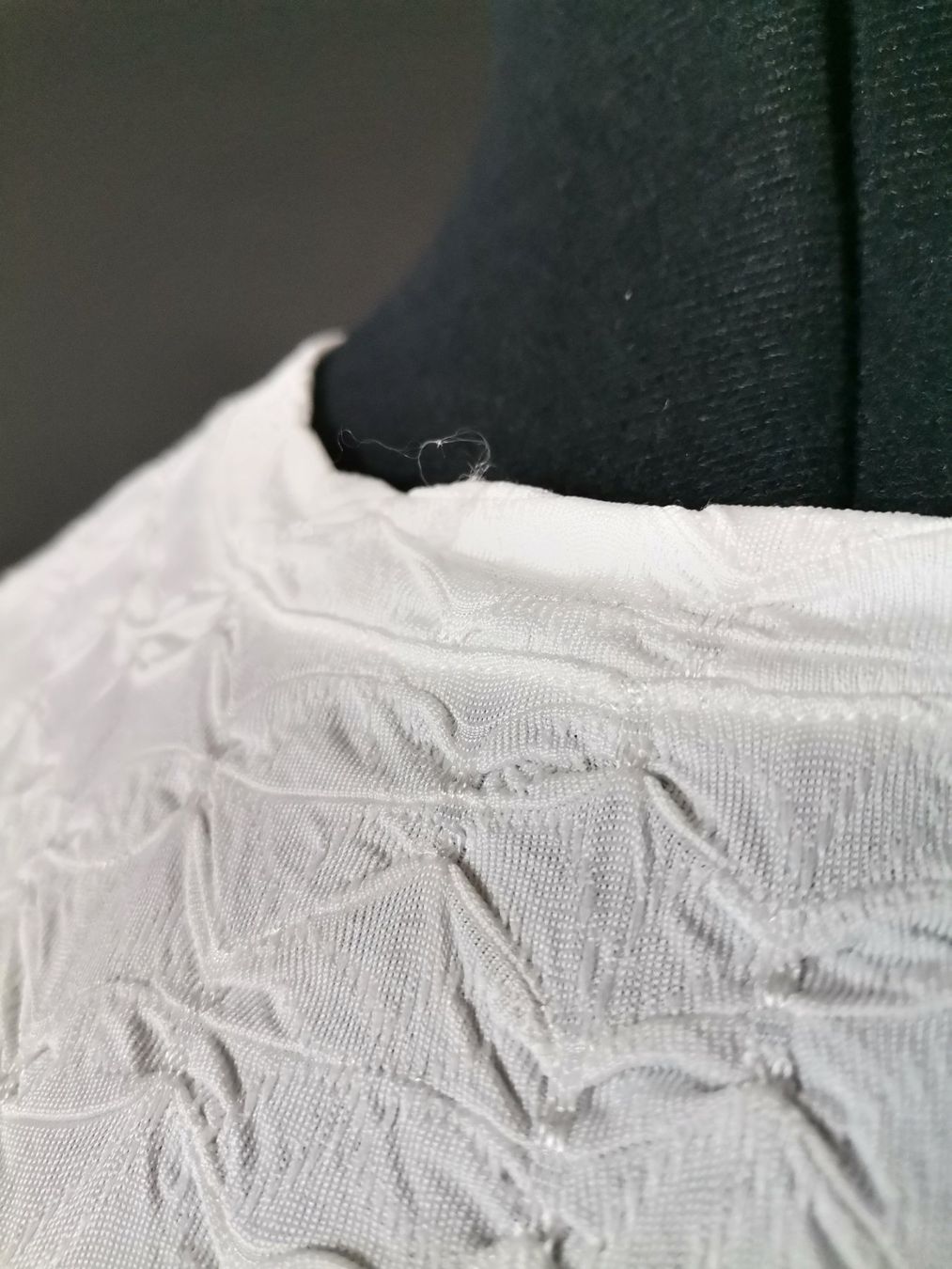Vero Moda Blusen: VERO MODA Bluse mit Floralem Jacquardmuster weiß – Gebraucht aus Schaffhausen von Restwert_SH 4