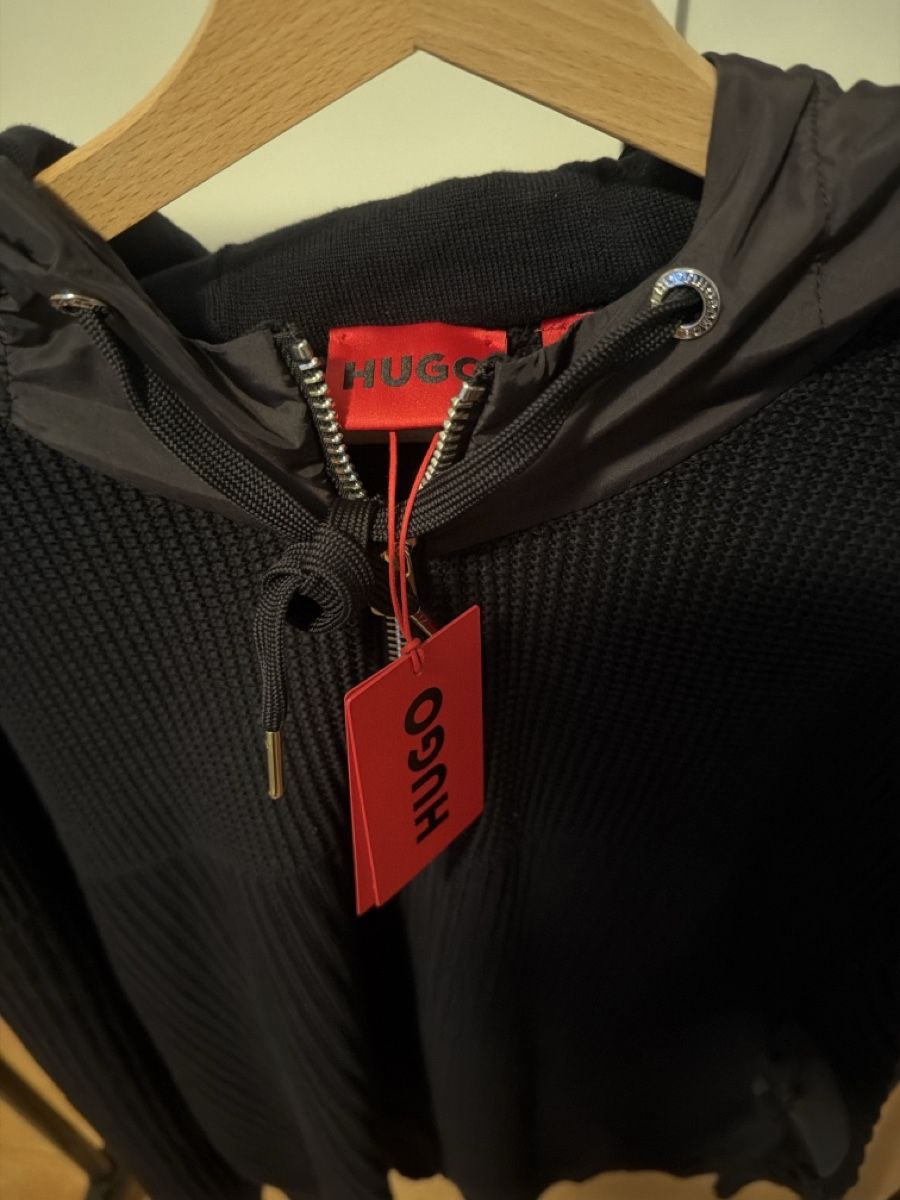 Hugo Boss Pulls & Sweat-shirts: Hugo Boss pullover con cappuccio é cerniera sulla gola – Neuf (Voir description) à Sementina par bru_vpp5 2