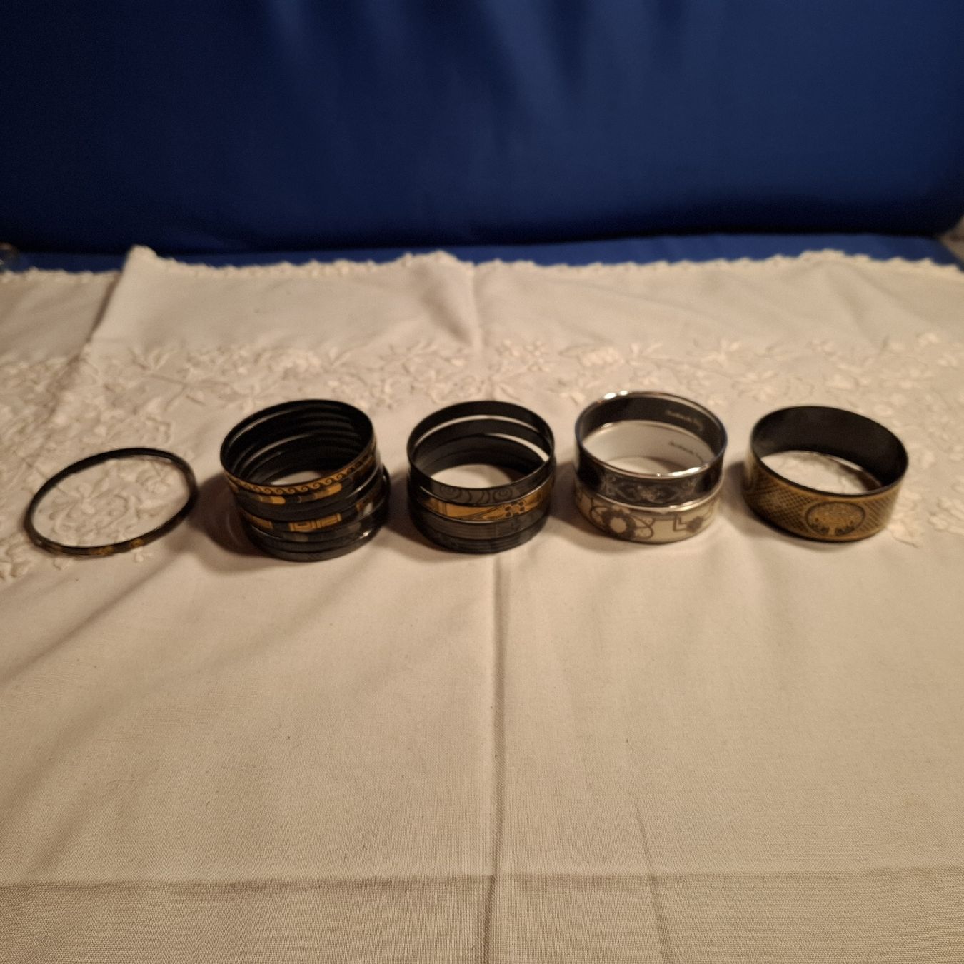Bracelets: 17 Armreife Michaela Frey – D'occasion à Nürensdorf par DANG3REUX