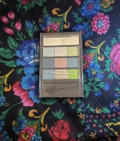 • Lidschattenpalette •