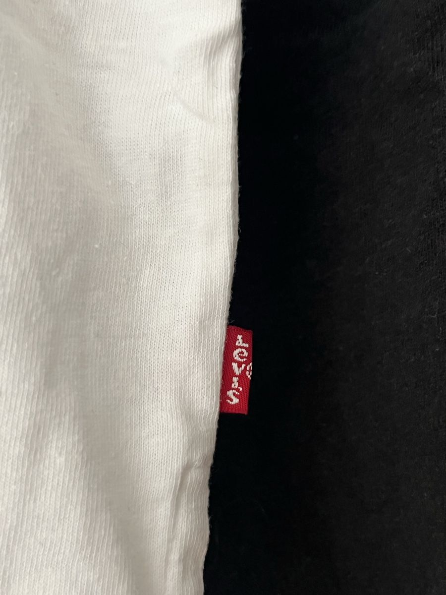 Levi's T-shirt: 2 Levi's T-Shirts Grösse XS – Usato da Frauenfeld venduto da heyLani 3