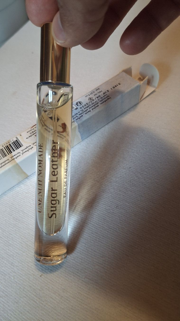 Profumi & Eau de Toilette: Une Nuit Nomade Sugar Leather 8ml – Nuovo e nell'imballaggio originale da Gstaad venduto da Henricos 2