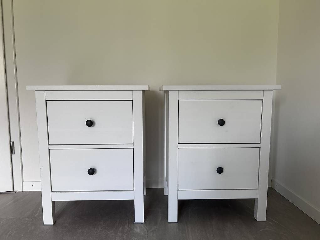Ikea Tables de nuit: 2 Hemnes Nachttische – D'occasion à Heimberg par sb3627.