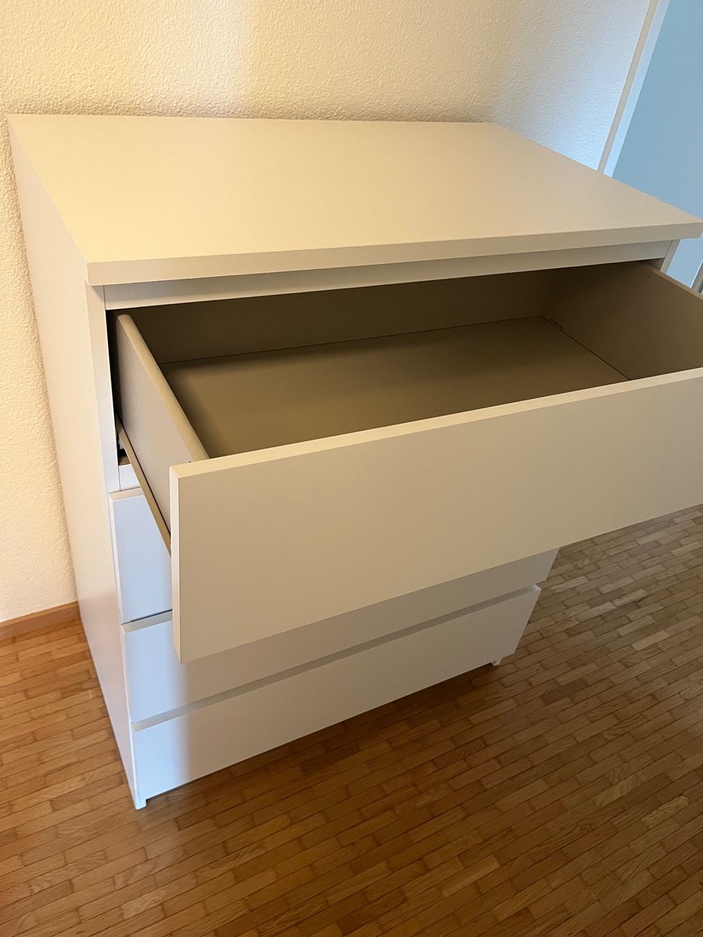 Ikea Commodes: IKEA MALM Kommode weiss, 4 Schubladen – D'occasion à Jona par lau_k95h 1