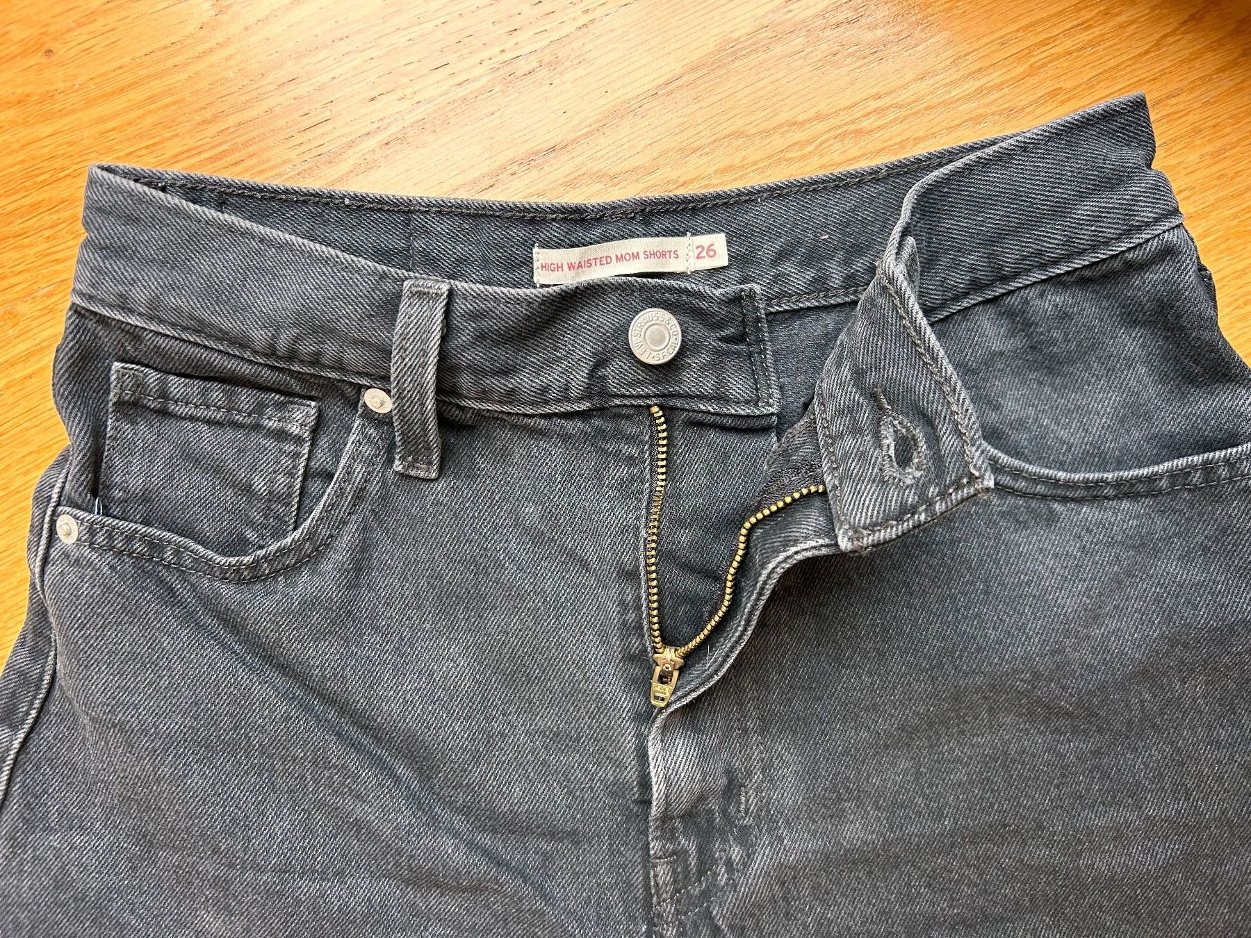 Levi's Jeans: Levi's Shorts – Neu (gemäss Beschreibung) aus Thunstetten von ise_6glx 2