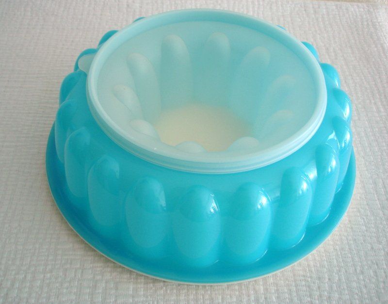 Tupperware Puddingform mit Deckel & 8-er Set Puddingförmchen (Gebraucht ...