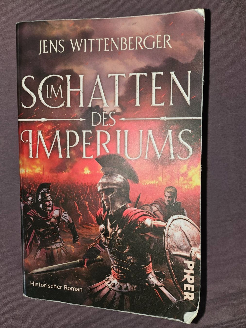 Libri: Buch: Schatten des Imperiums – Usato da Thun venduto da Shame