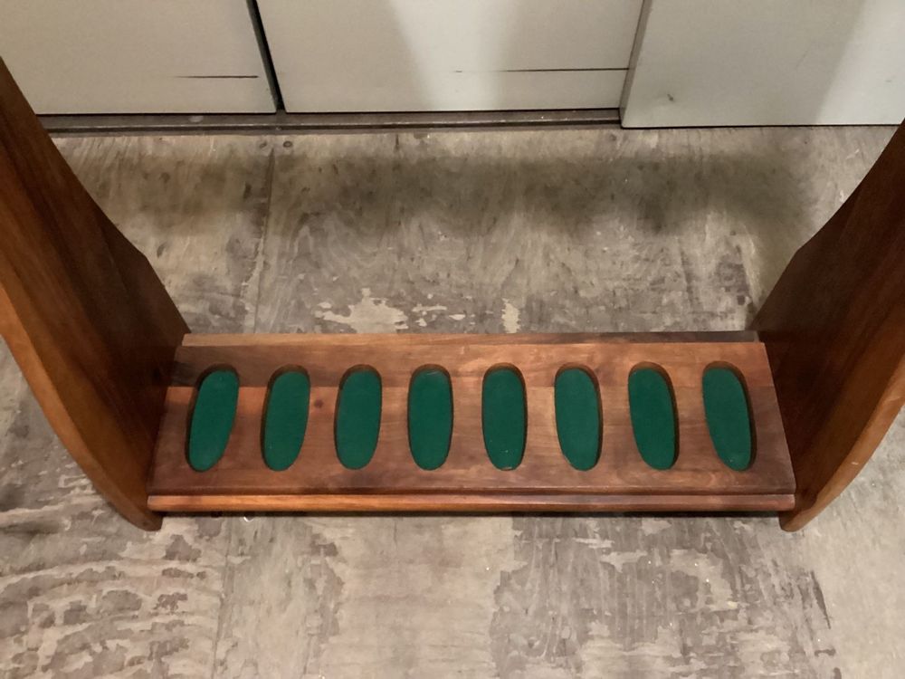 Geelin Waffenständer Aus Holz - Für 12 Waffen Mit Weicher Polsterung