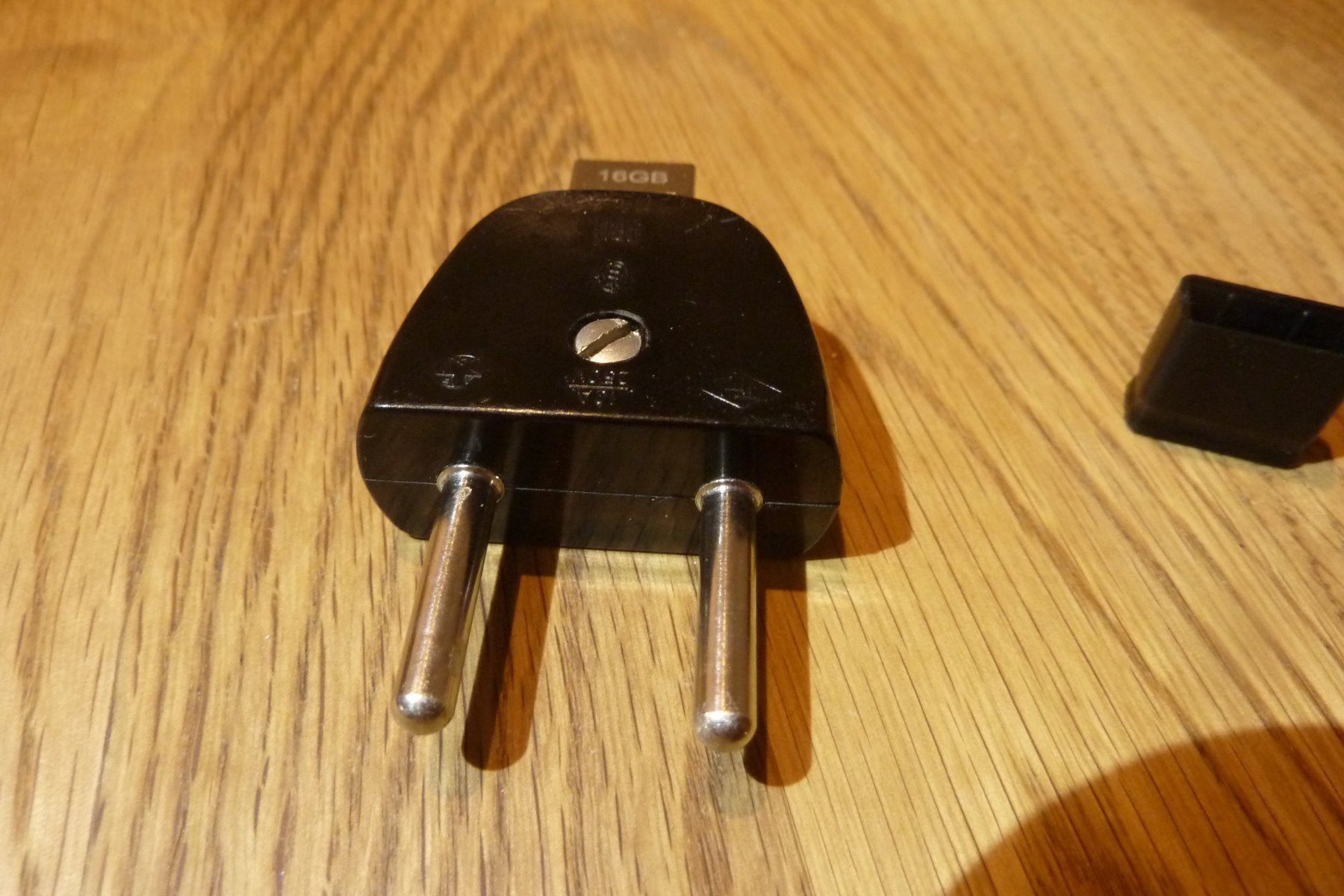 USB Sticks: USB Stick im Retro 2Pol Bakelit handmade – Neu (gemäss Beschreibung) aus Hochfelden von swissice 3