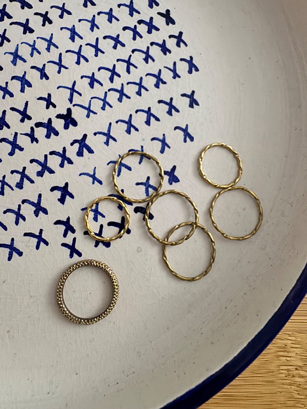 Ringe: 7 gold colored stacking rings in various sizes – Gebraucht aus Zürich von kri_zhv2