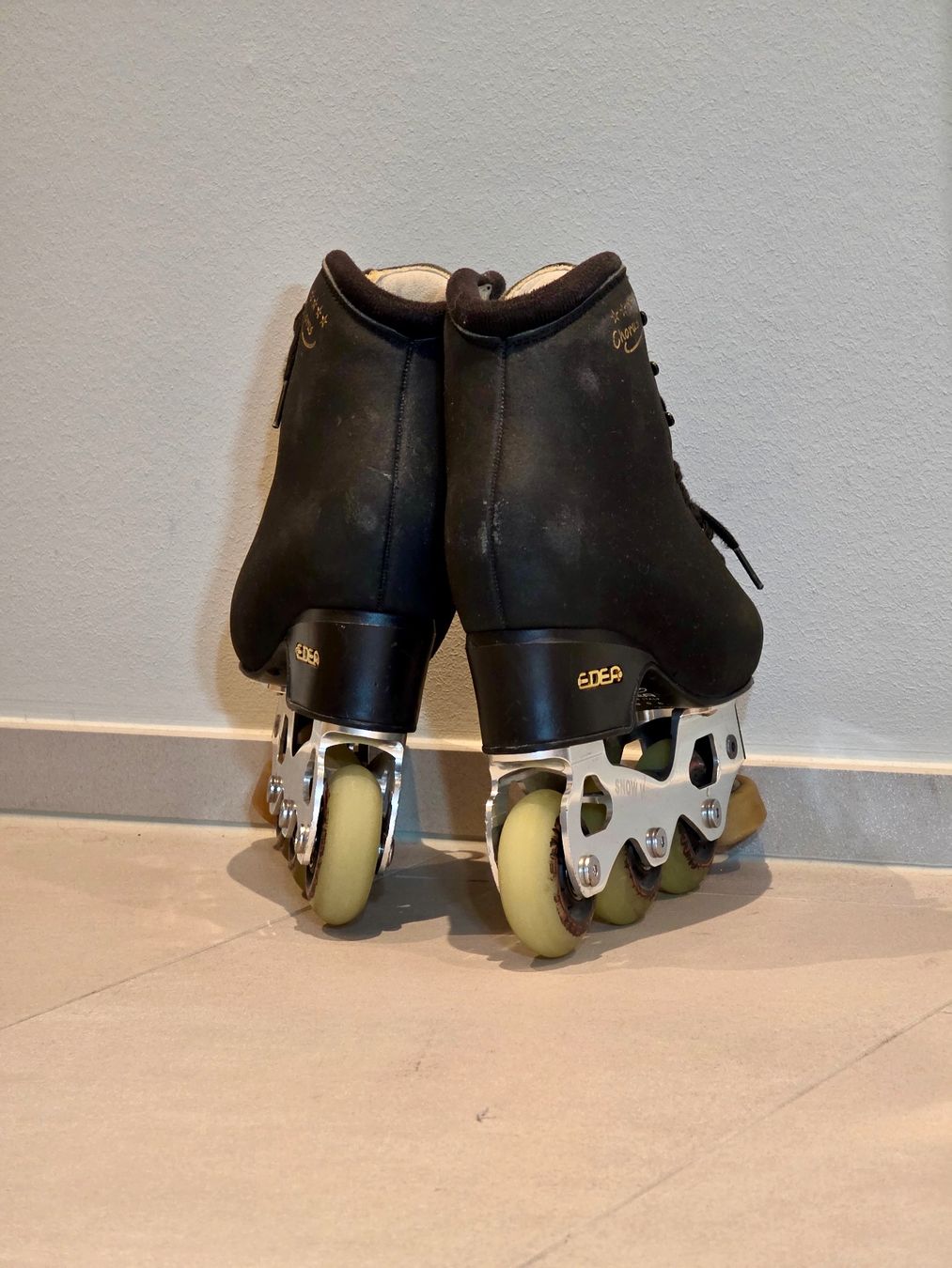 Pattini in linea & Pattini a rotelle: Edea Snow White Inline Kunstlauf Rollerblades – Usato da Sursee venduto da czi_t5sn 5
