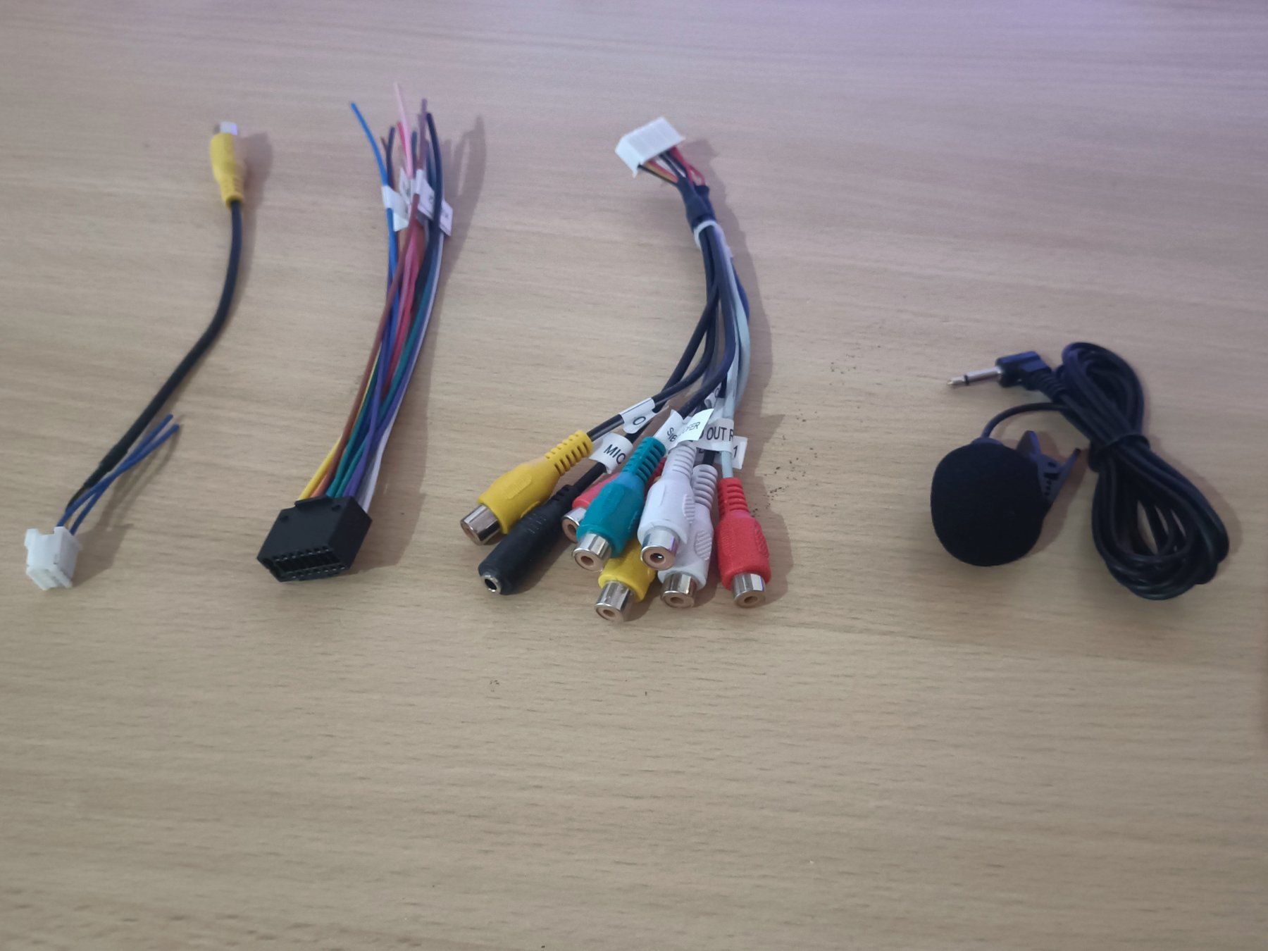 Radio: Autoradio Kabelbaum-Adapter Set mit Mikrofon & Cinch – Usato da Rickenbach b. Wil venduto da Mysterion4 1