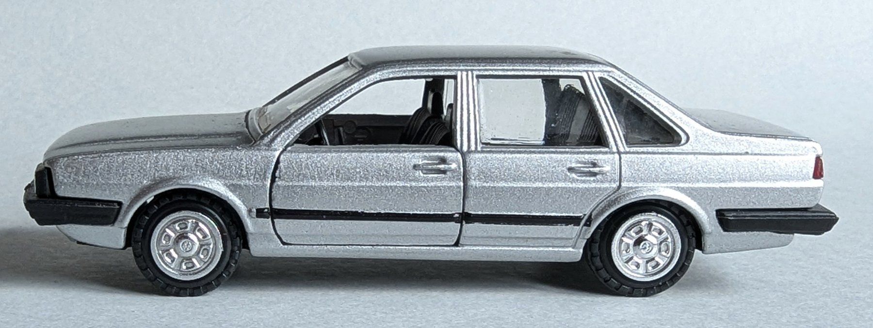 Conrad Modellini d'auto: Conrad VW Santana GL, 1/43 – Nuovo (secondo la descrizione) da Olten venduto da VanishingPoint.71 2