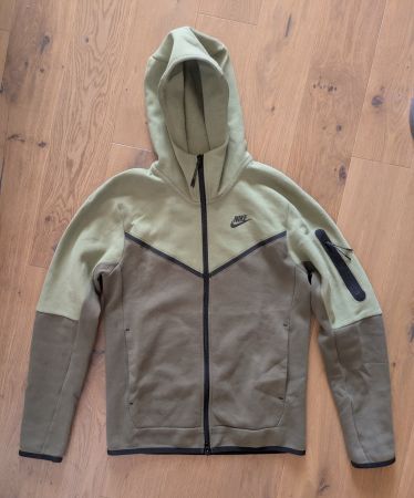 Nike Tech Fleece Kapuzenjacke in Größe XS