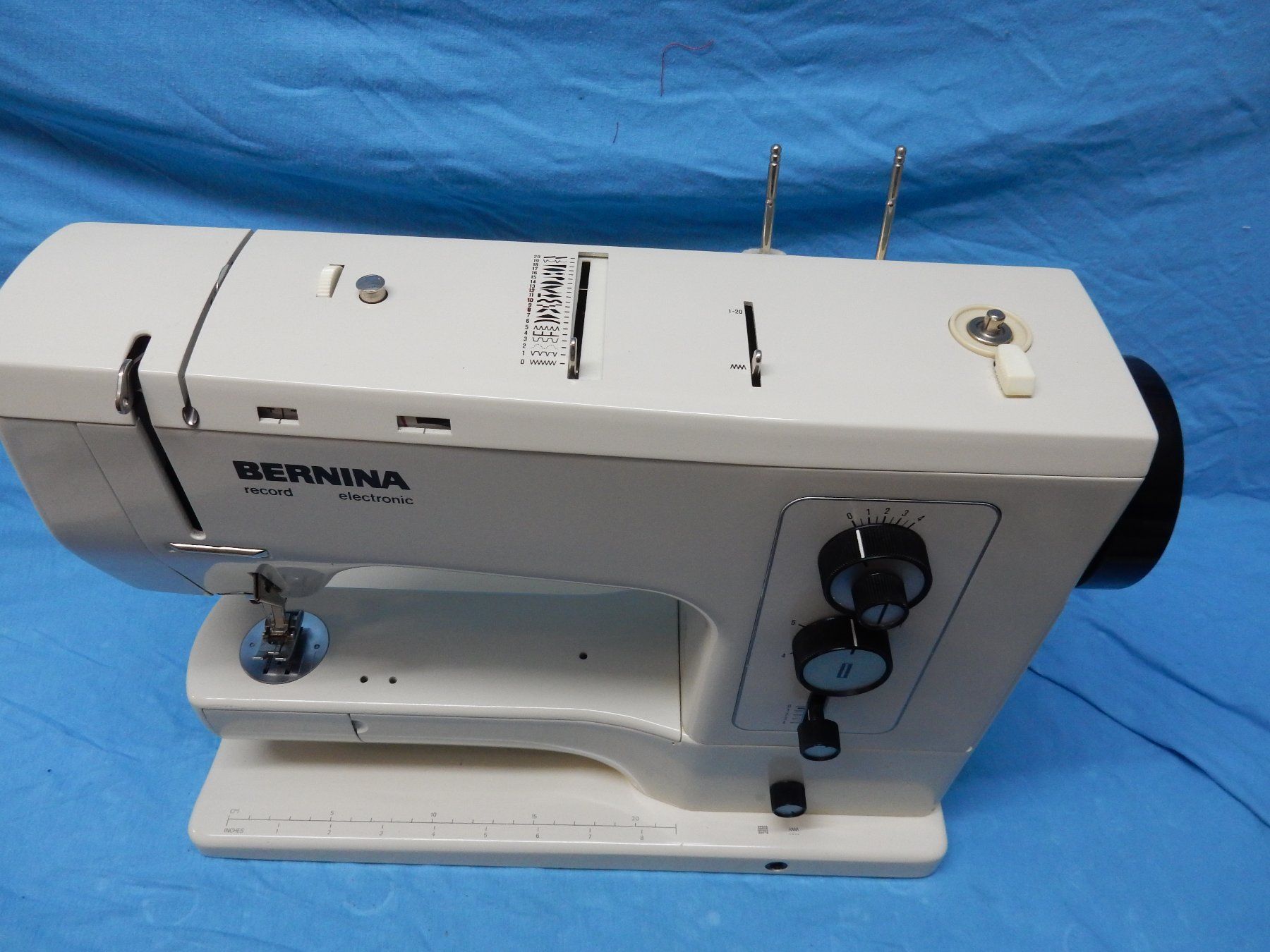 Bernina Machines à coudre: Bernina 830 Revidiert       26007 – D'occasion à Watt par Mariposa49 1