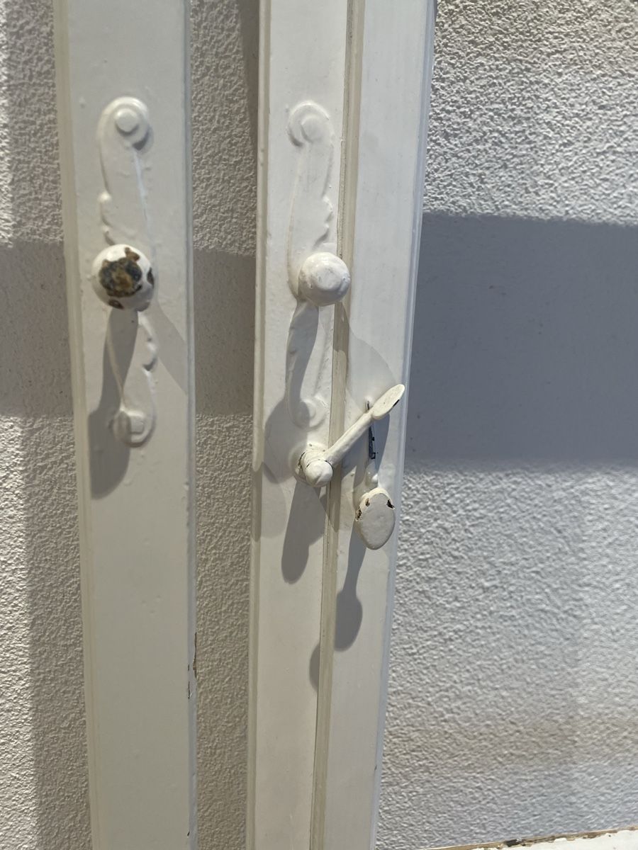 Alle Dekorationen: Zwei Fensterrahmen weiss – Gebraucht aus Bassersdorf von eve_9l6k 1