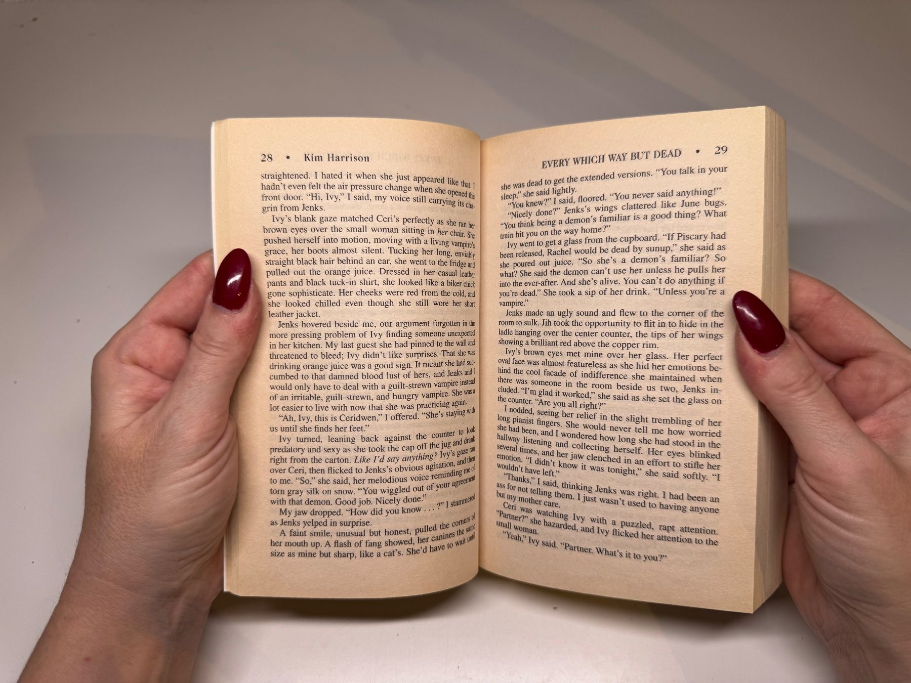 Libri: NOVEL: Kim Harrison, Every Which Way but Dead – Usato da Grosswangen venduto da English_books 4