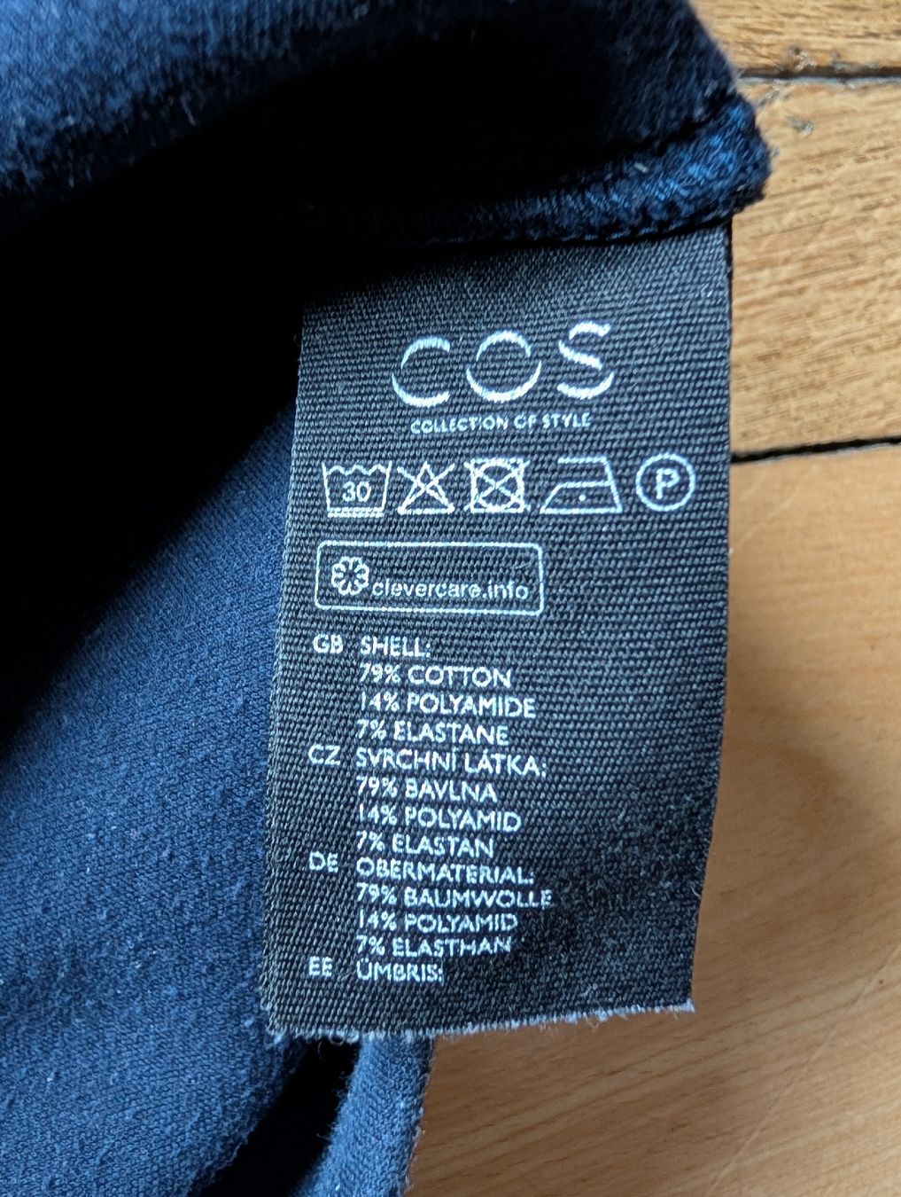 Cos T-shirt: COS Tshirt Boxfit in blau Grösse M – Usato da Zürich venduto da Hedkandi 2
