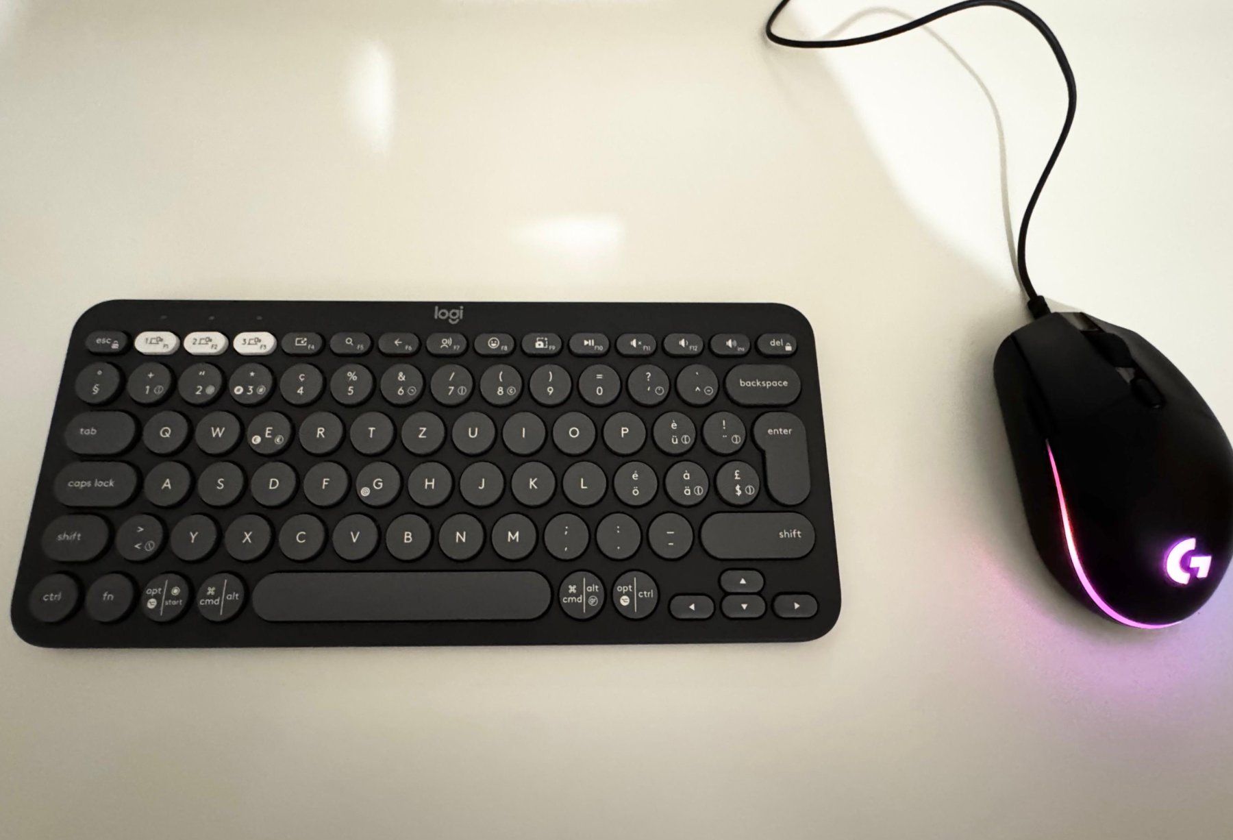 Logitech Tastiere: Logitech Set: K380s Pebble Keys 2 - G203 Gaming Mouse – Usato da Baden venduto da baranbueyuekbodur 9