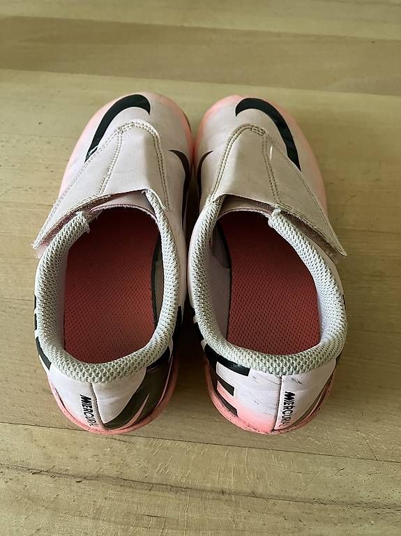 Scarpe da uomo: Nike Fussballschuhe Gr. 29.5 – Usato da Winterthur venduto da defrohp 2