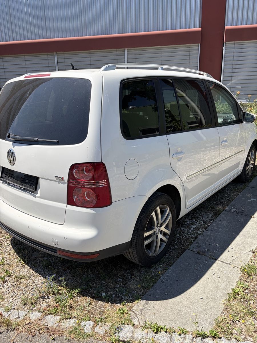 VW Autos: VW Touran 1.4 TSI Limousine – Defekt aus Lyss von Kica1 1
