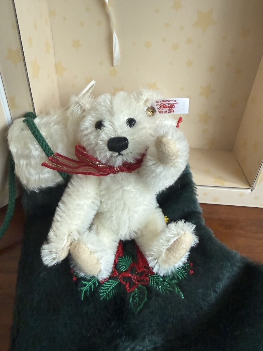Steiff Alle Dekorationen: Steiff Teddybär mit Weihnachtsstrumpf  – Neu und originalverpackt aus Mumpf von A_B_E