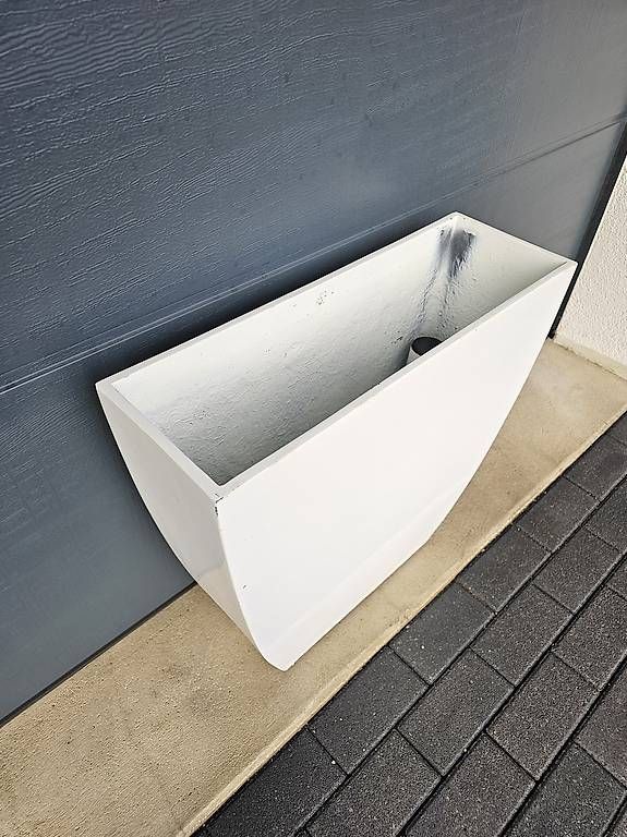 Blumentöpfe: grosser Pflanztopf, Blumenkübel in weiss – Gebraucht aus Benken SG von trix87 1