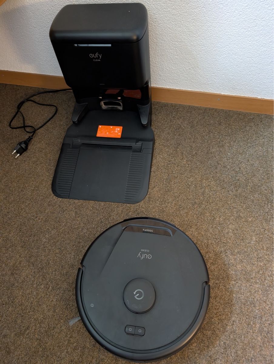 Eufy Aspirapolveri & Accessori: Eufy RoboVac 30C with Self-Emptying Station – Nuovo (secondo la descrizione) da Lindau venduto da Rongg 1