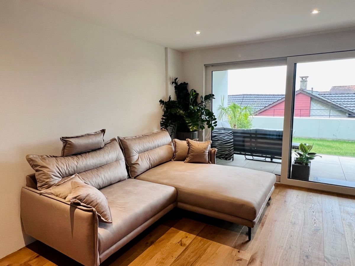 Sofas: Elegantes Ecksofa hellbraun, wenig gebraucht.      – D'occasion à Rebstein par Kinga.K
