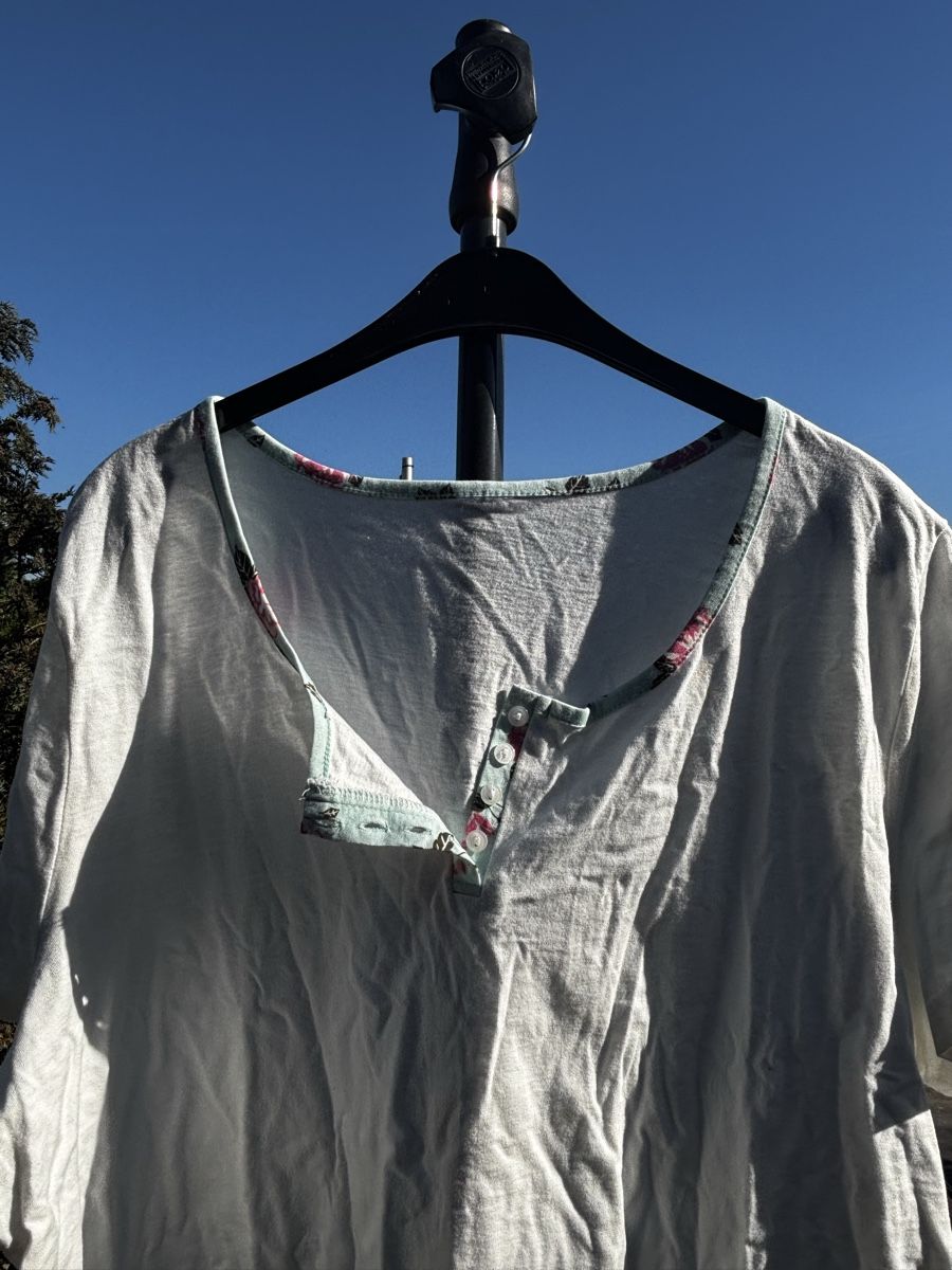 T-shirt: T-Shirt  – Usato da Walterswil SO venduto da Sunshineyupi 1