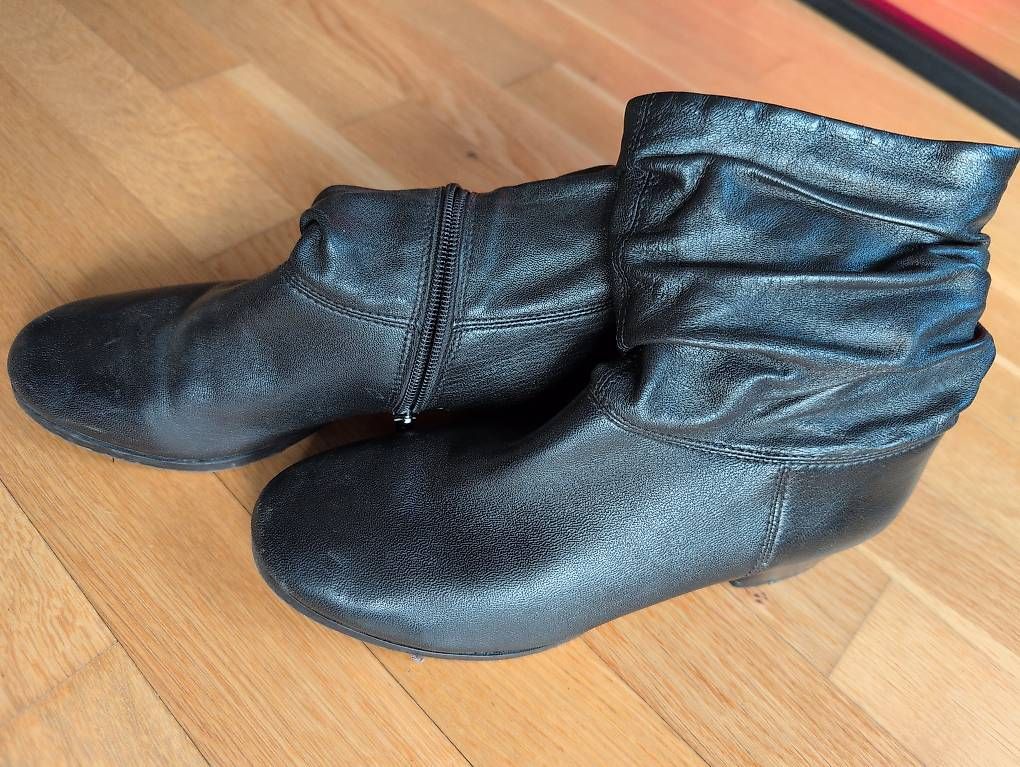 Scarpe da donna: Gut erhaltene Lederschuhe Gr 38.5 – Usato da Zürich venduto da Dory12