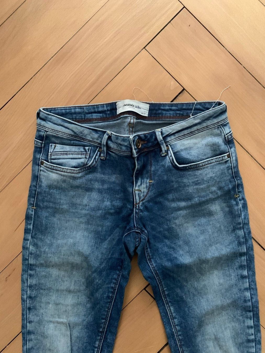 Vero Moda Jeans: VERO MODA - Jeans blau 28/32 – D'occasion à Zürich par Diazaio 1