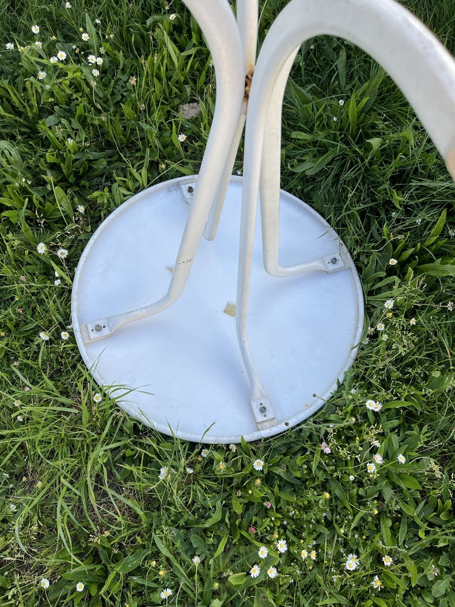 Tavoli: Ancienne Table ronde en métal – Usato da St. Prex venduto da Nikolletta 6