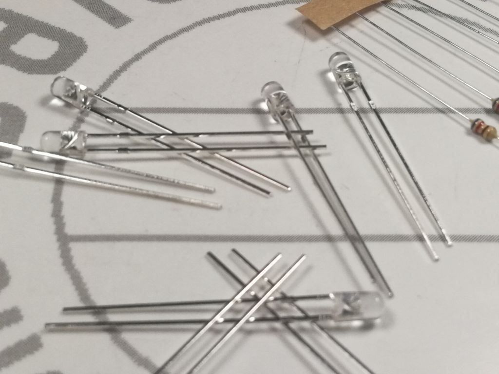 Componenti elettronici: LED rot 3mm, randlos 10 Stk. – Nuovo (secondo la descrizione) da Luzern venduto da Salefactory 2