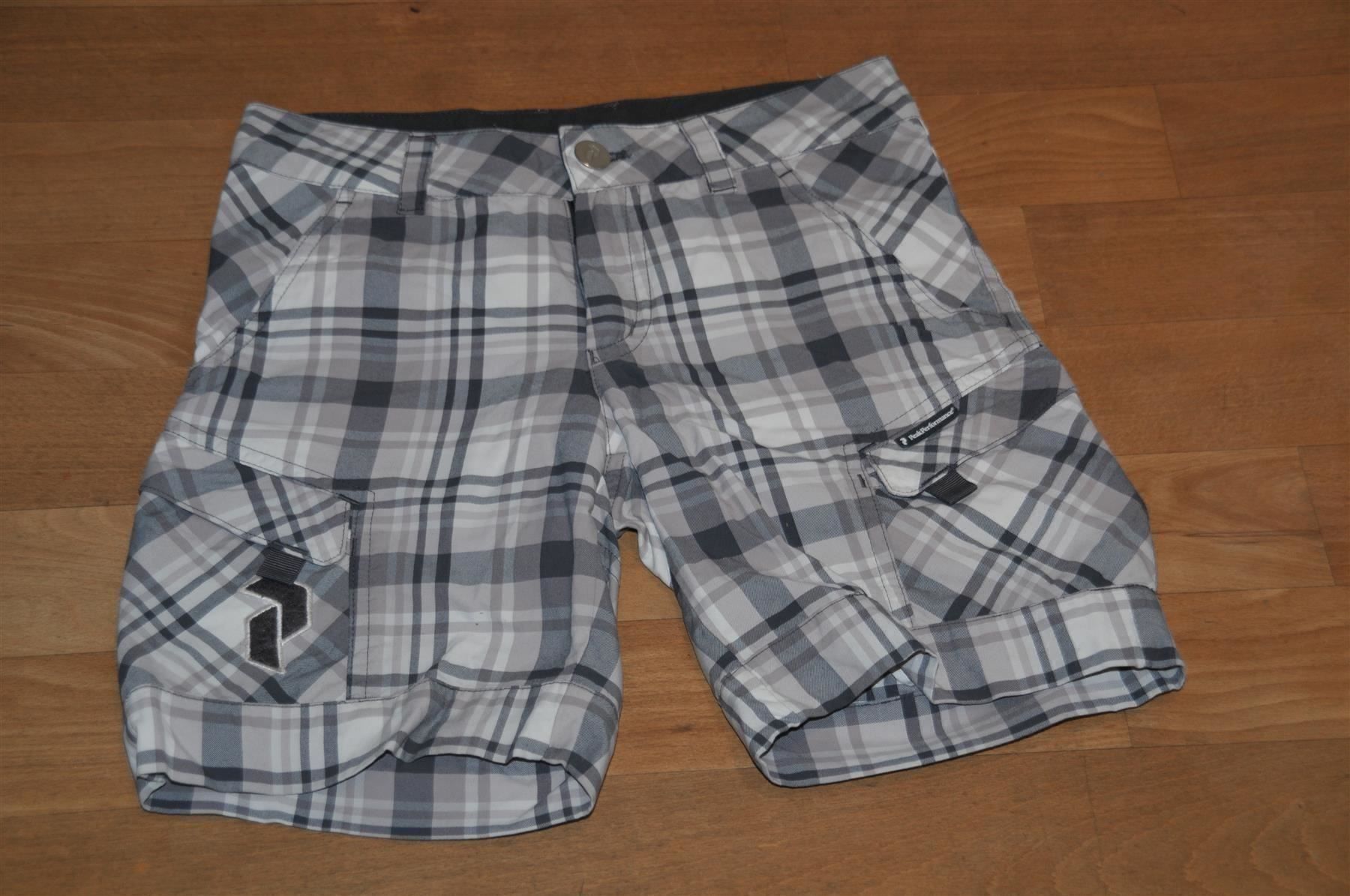 Peak Performance Pantaloni: Peak Performance - kurze Hose, Gr. 120 – Usato da Winterthur venduto da Schwestere