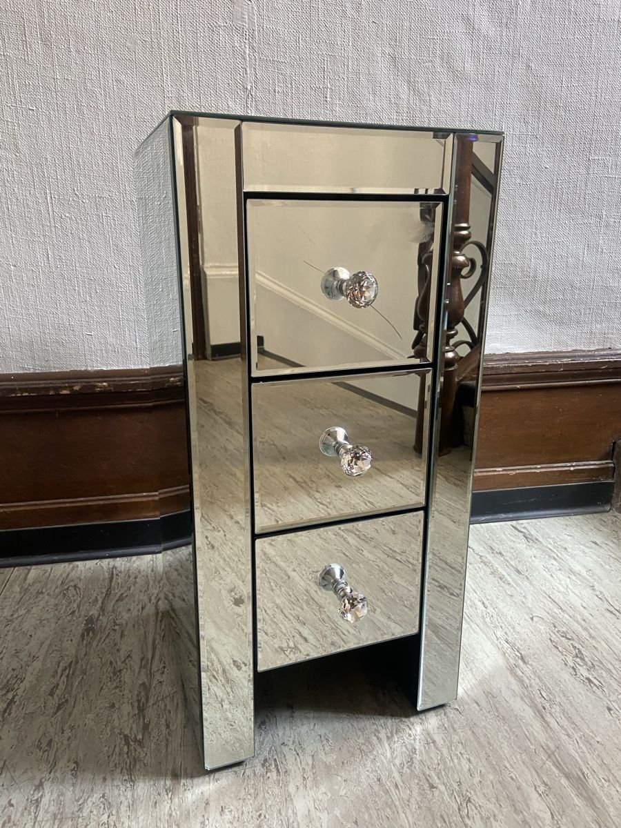Cassettiere: Spiegelkommode mit 3 Schubladen – Usato da Zürich venduto da Unique2400 7