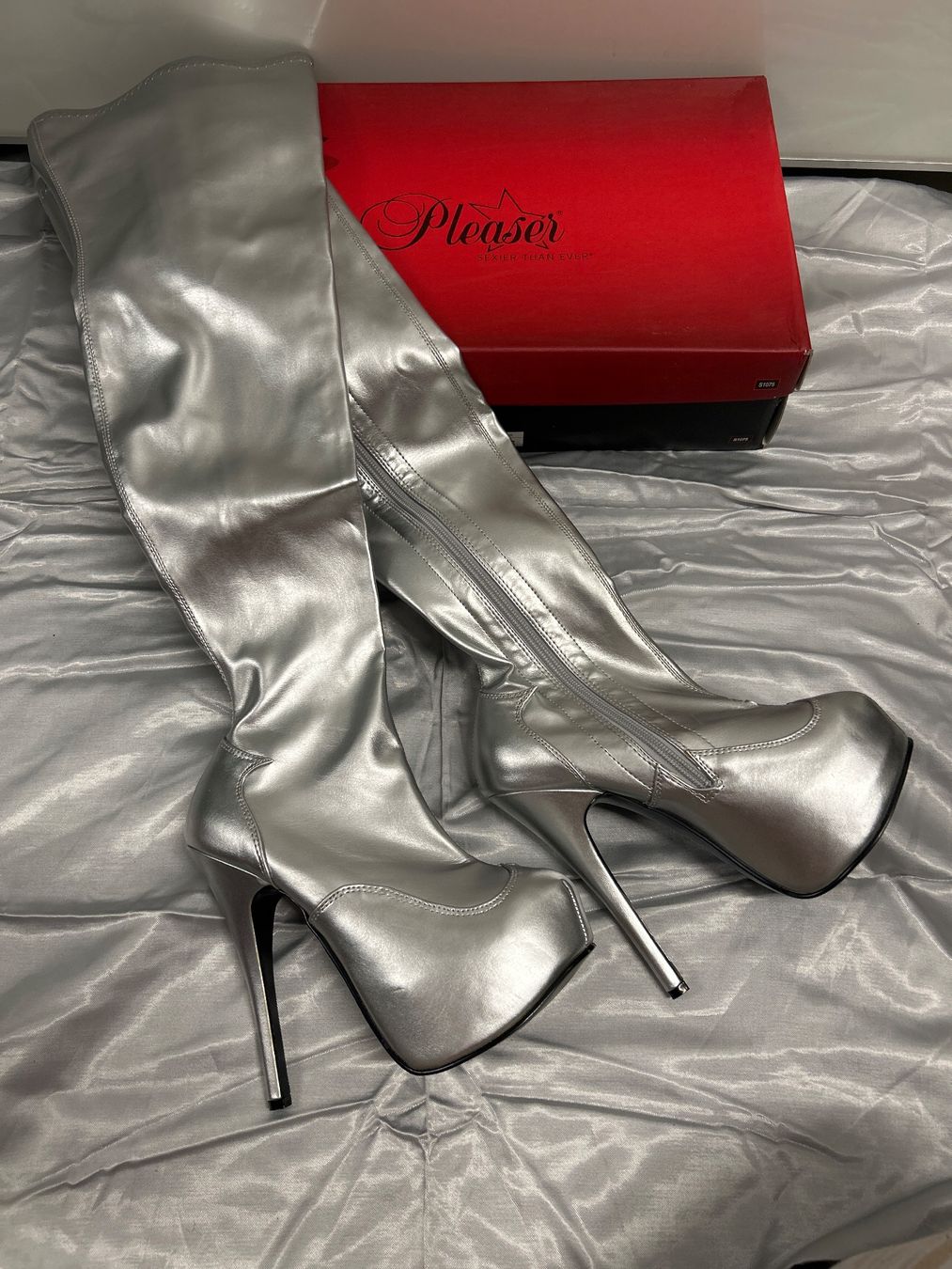 Scarpe da donna: Pleaser Overknee Heels Stiefel silber Gr 37 Neu – Nuovo e nell'imballaggio originale da Regensdorf venduto da Spyke55 1