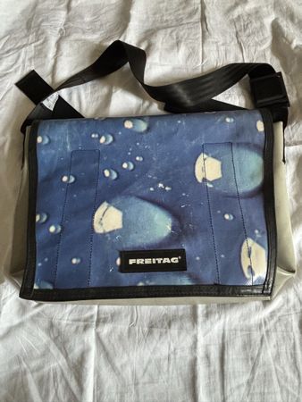 Freitag Umhängetasche mit seltenem Design