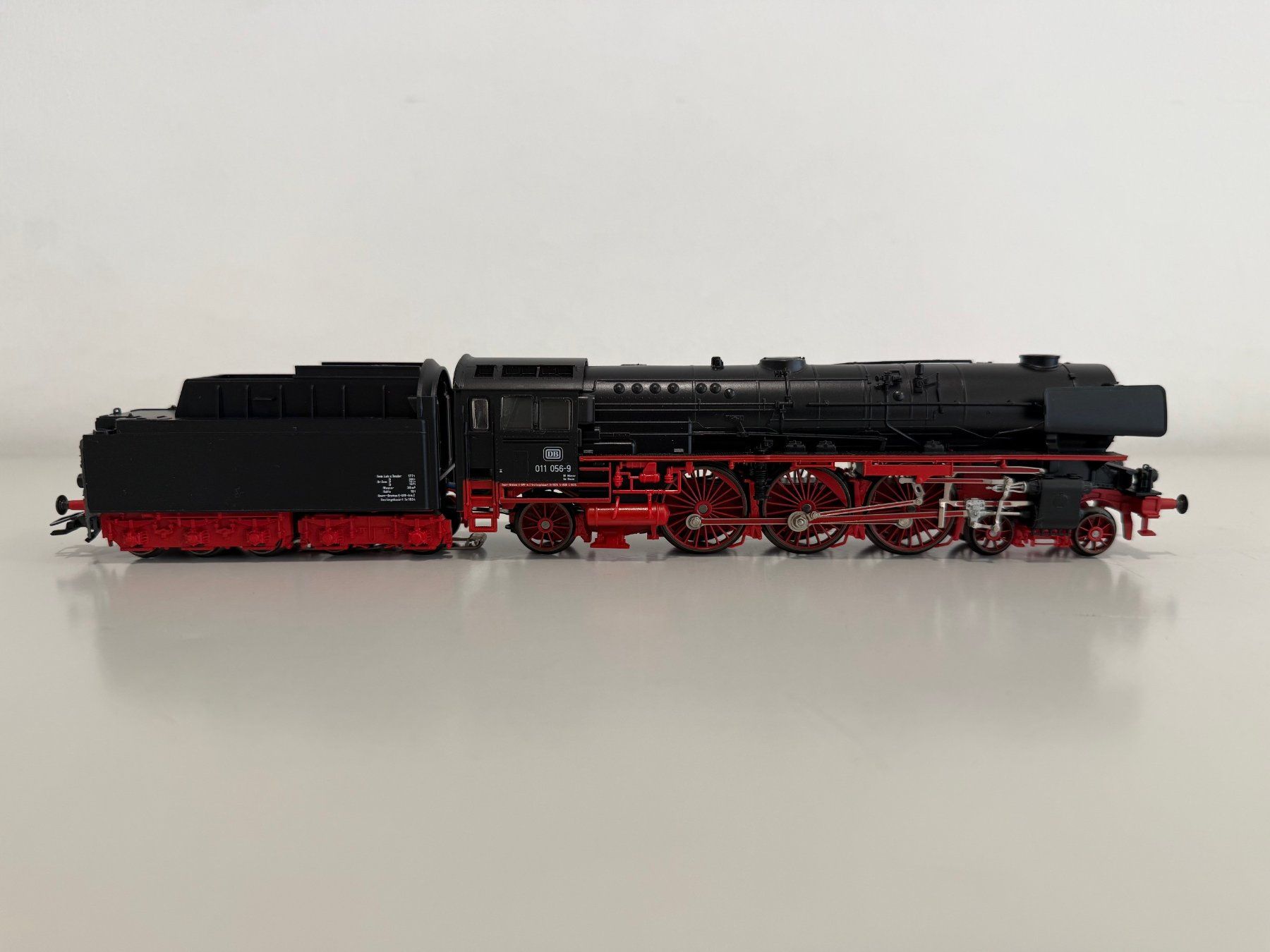 Märklin Modelleisenbahnen: Dampflokomotive BR 011 der DB – Neu (gemäss Beschreibung) aus Oftringen von Pgi 1