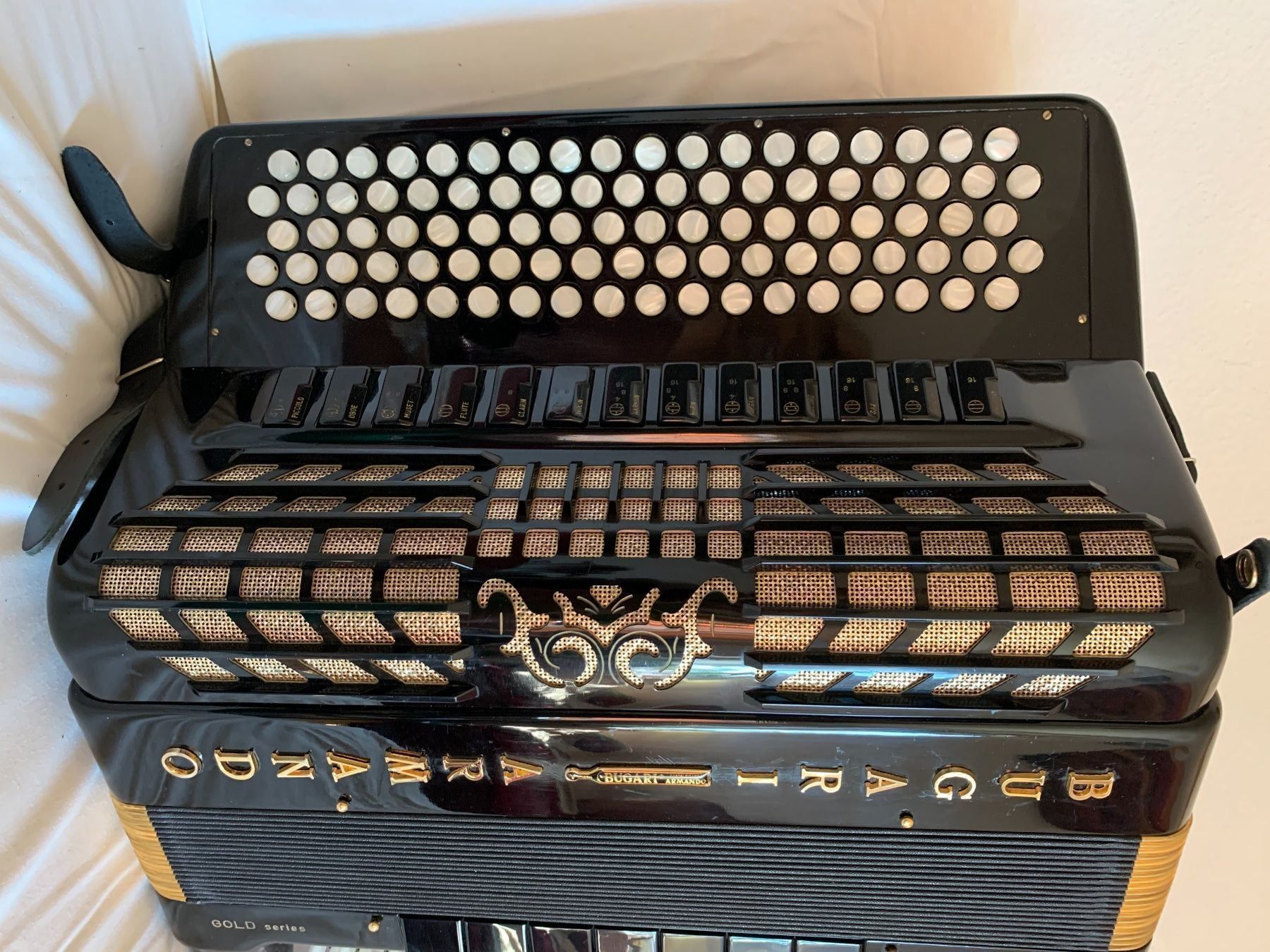 Strumenti musicali: Akkordeon Bugari Armando Gold Series – Usato da Zürich venduto da Olimpied 1