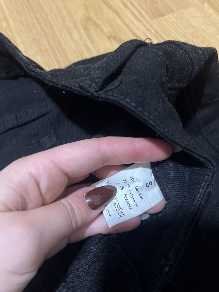 Pantaloni: Short noir – Usato da Le Locle venduto da Mayd_h 1