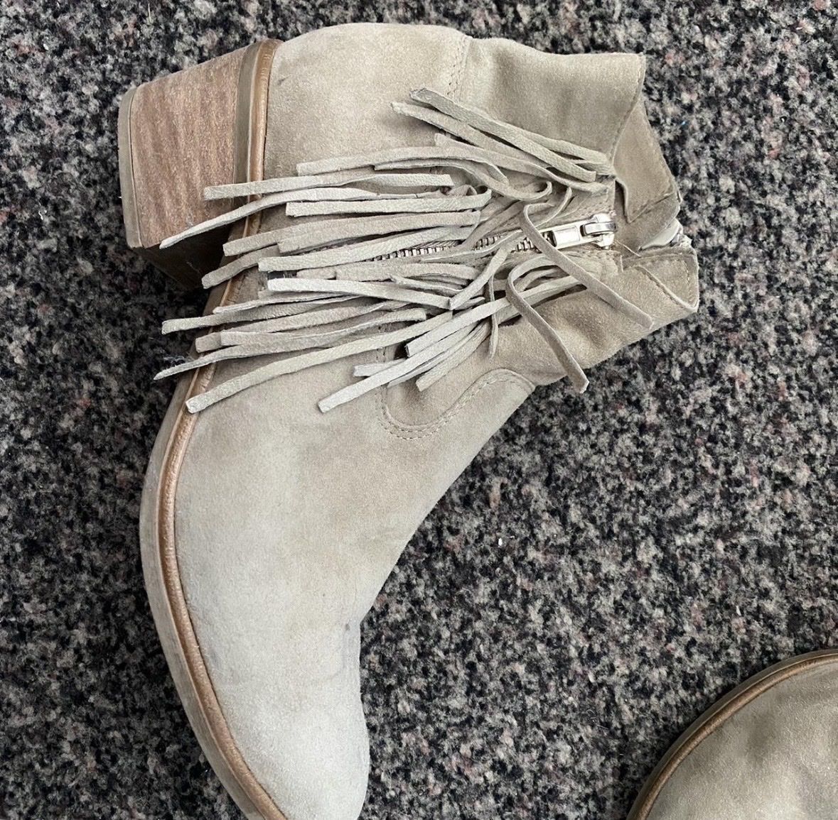 Scarpe da donna: Stiefeletten beige Fransen – Usato da Luzern venduto da ale_v5qn